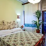 Villarosa Con Vespa Rent Hotel