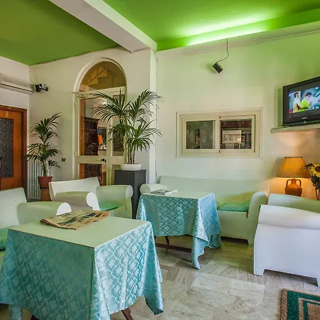 Villarosa Con Vespa Rent Отель