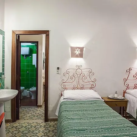 Villarosa Con Vespa Rent 2* サッロク