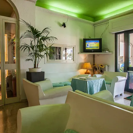 Hotel Villarosa Con Vespa Rent