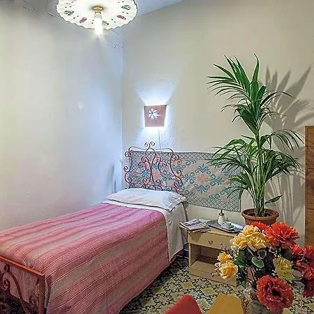 מלון Villarosa Con Vespa Rent סארוק