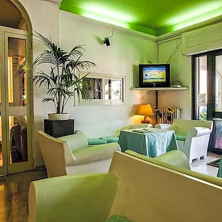 מלון Villarosa Con Vespa Rent