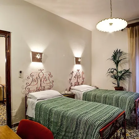 Villarosa Con Vespa Rent サッロク