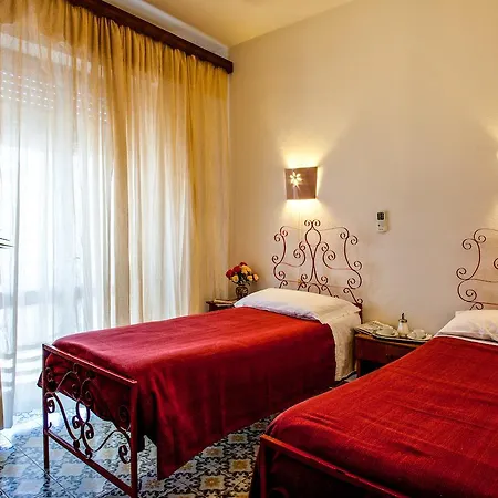 Hotel Villarosa Con Vespa Rent