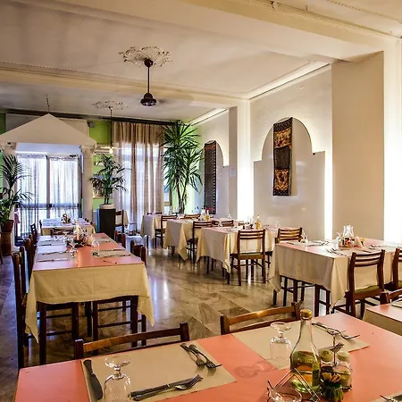 Hotel Villarosa Con Vespa Rent 2*